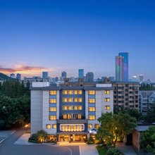 云麓栖度假酒店(马鞍山金鹰购物中心工业大学店)