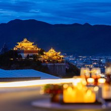云崖野渡观景美宿(独克宗古城大佛寺转经筒店)