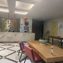 贵阳嘉怡花园酒店(贵阳市一医中山西路地铁站店))