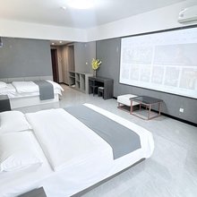 沈阳月牙影音公寓(铁西万达沈辽路地铁站店)