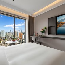 君悦轻奢民宿(甲秀楼青云市集店)