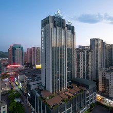 万绿城铂瑞兹酒店(安顺古城历史文化街区大润发店)