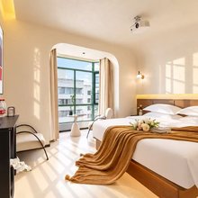 悠你·Sunny简境空间设计师影音民宿(昆明老街南屏步行街店)