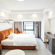 贵阳观山湖区轻旅民宿(贵阳北站店)