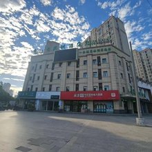 阜阳临泉青皮树酒店(大润发翔海金街店)