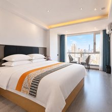 VELORA·泊云舍高空江景美宿(武汉江汉路步行街店)