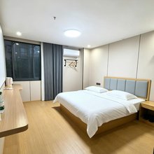 上海蓝波浪普来时尚旅店