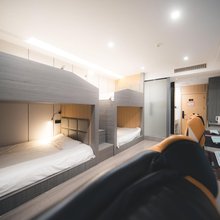 云铂电竞民宿(天门山索道站店)