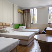 上海春忆宾馆(银都路地铁站莘庄工业区店)