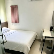 易佰良品酒店(上海金桥金京路地铁站店)