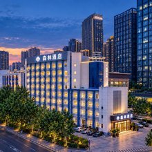 森林酒店(郑州曼哈顿广场燕庄地铁站店)