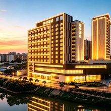 喆啡酒店(江门五邑大学三十三墟街店)