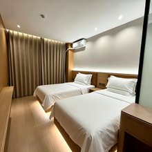 云竞雾港酒店(太原火车站五一广场地铁站店)