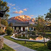 九相|日照金山·白沙雪山全景设计师花园客栈(白沙古镇店)