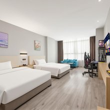 昂拓电竞民宿(赣州定南站店)