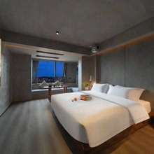 泥木·SKY CITY HOTEL(宜宾站西站店)