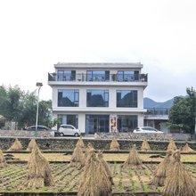万峰林远峰田畔民宿