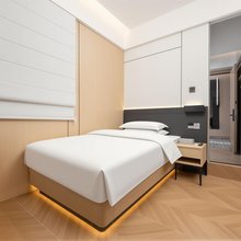 X悦居(广州北京路步行街公园前地铁站店)
