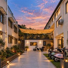 春藤小院(开封清明上河园万岁山武侠城店)