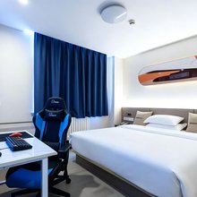 竞族电竞酒店(济微路济南大学店)