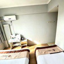 沃德阿拉丁酒店(青岛香江路濠洼步行街店)