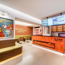 哈尔滨中央大街轻呈有戏电影酒店(索菲亚大教堂店)