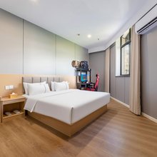 柚娱电竞酒店(上海宝山万达广场共康路地铁站店)