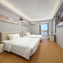 润欣电竞美宿(惠州水东街店)