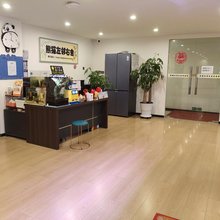 熊猫左邻右舍青年旅社(金牛万达店)