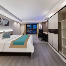 潮平岸阔酒店(重庆江北机场融创中央广场店)