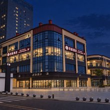 重庆四喜酒店(潼南隆鑫中央大街店)
