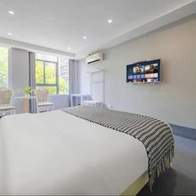 重庆巨豪万家酒店(汽博中心金童路地铁站店)
