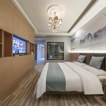铂悦精选酒店(东港双面呢市场店)