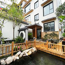半月泮民宿(老君山店)