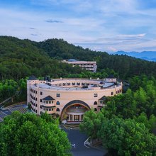 安吉中南度假·狮王酒店