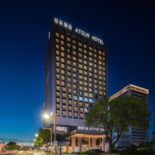 中山小榄大信新都汇亚朵酒店