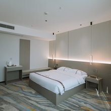 吴川果果轻奢公寓(博铺桥东路鞋业街店)