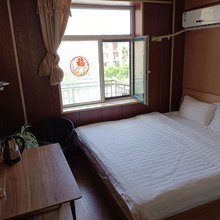 瓦房店元宝旅店