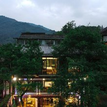 青城后山泰庄·依山伴水·温泉私汤民宿(泰安古镇店)