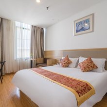 夜泊轻居酒店(景洪路地铁站店)