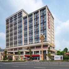 华宜尚品酒店(峨眉山高铁站马路桥美食街店)