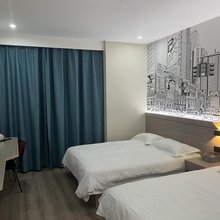 王朝酒店(万寿宫八一馆地铁站店)
