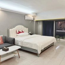 葡萄公寓(南宁富雅国际生活广场店)