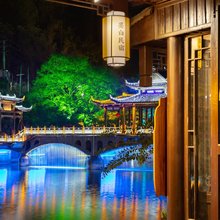 凤凰墨白江景民宿(凤凰古城虹桥店)