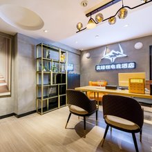 尖峰悦电竞酒店(成都东站万科魅力之城店)