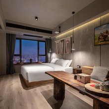 泥木·SKY CITY HOTEL(乐山高铁世豪广场店)