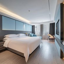 多曼·青悦酒店(南宁火车站明秀路地铁站店)
