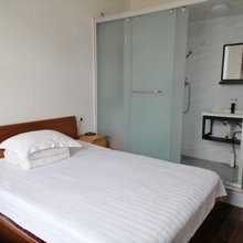 骄阳旅馆