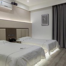 云顿影院酒店(武汉设计工程学院湖北美术学院藏龙岛校区店)