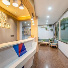 青梦酒店(深圳灵芝地铁站店)